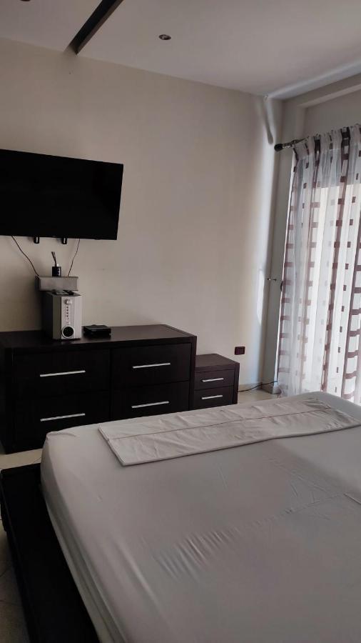 Lolu Apartment Plus Privat Parking Вльора Екстер'єр фото