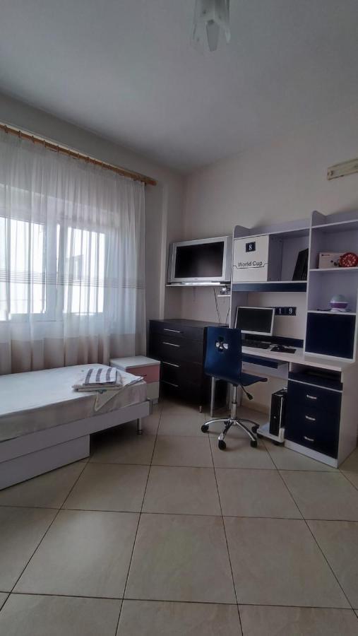 Lolu Apartment Plus Privat Parking Вльора Екстер'єр фото